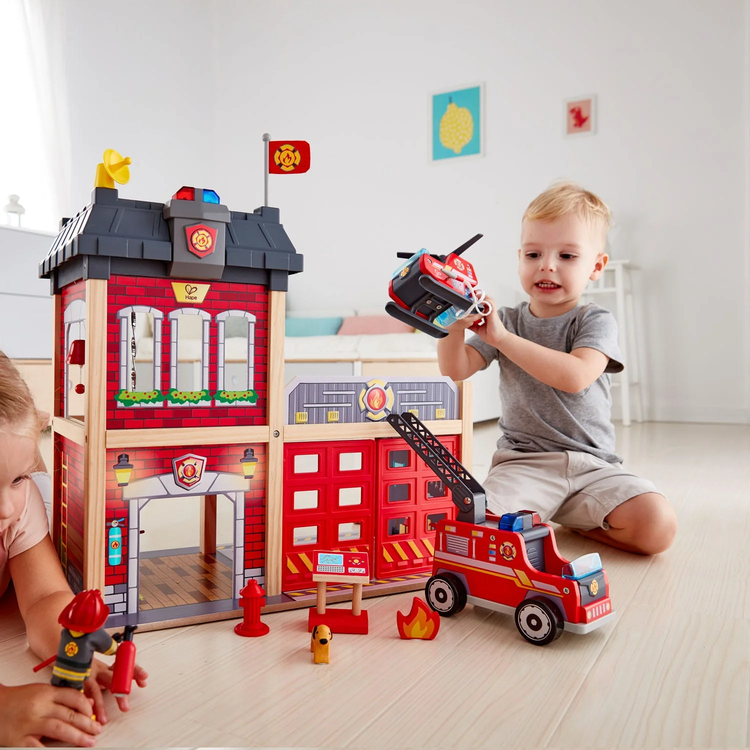 Fire Station by Hape - Image 3